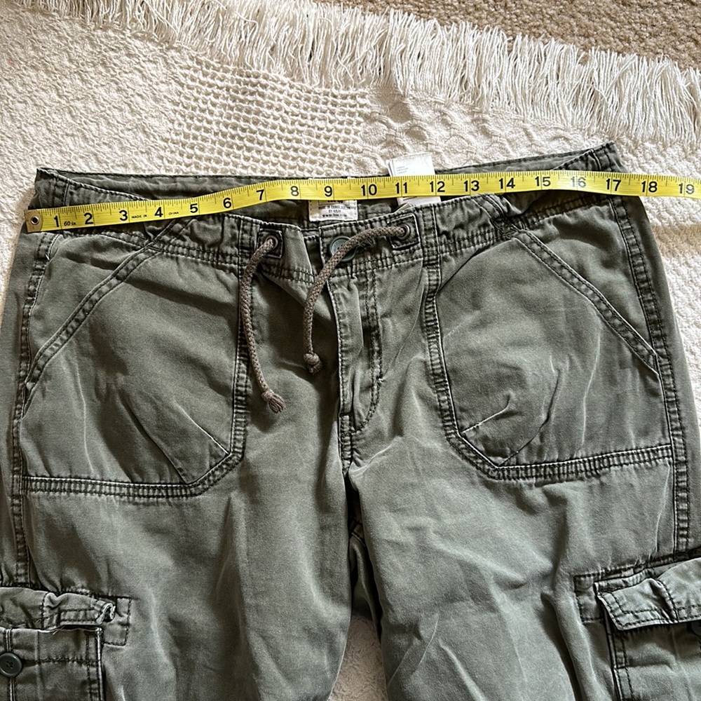 Vintage H&M L.O.G.G. Green cargo shorts - Picture 4 of 5